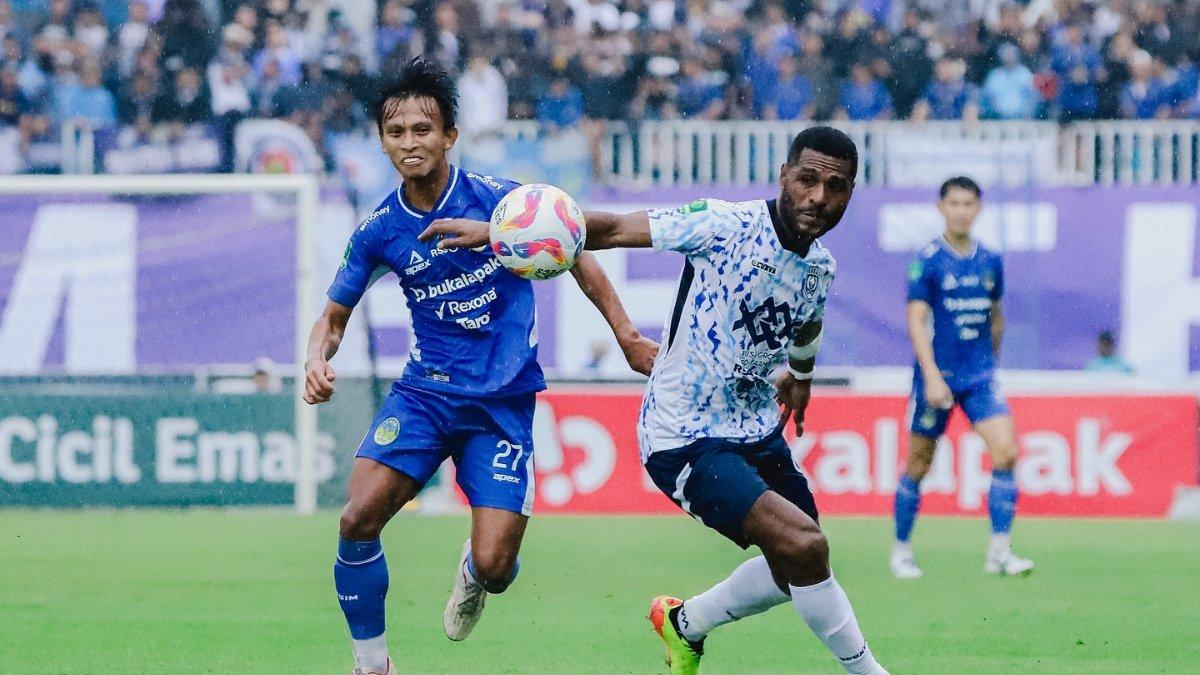 POTRET LAGA LIGA 2 2024/2025 - Cuplikan pertandingan PSIM Yogyakarta Vs PSPS Pekanbaru dalam lanjutan match day terakhir babak grup X Play Off Liga 2 2024/2025 di Stadion Mandala Krida pada Senin, 17 Februari 2025.