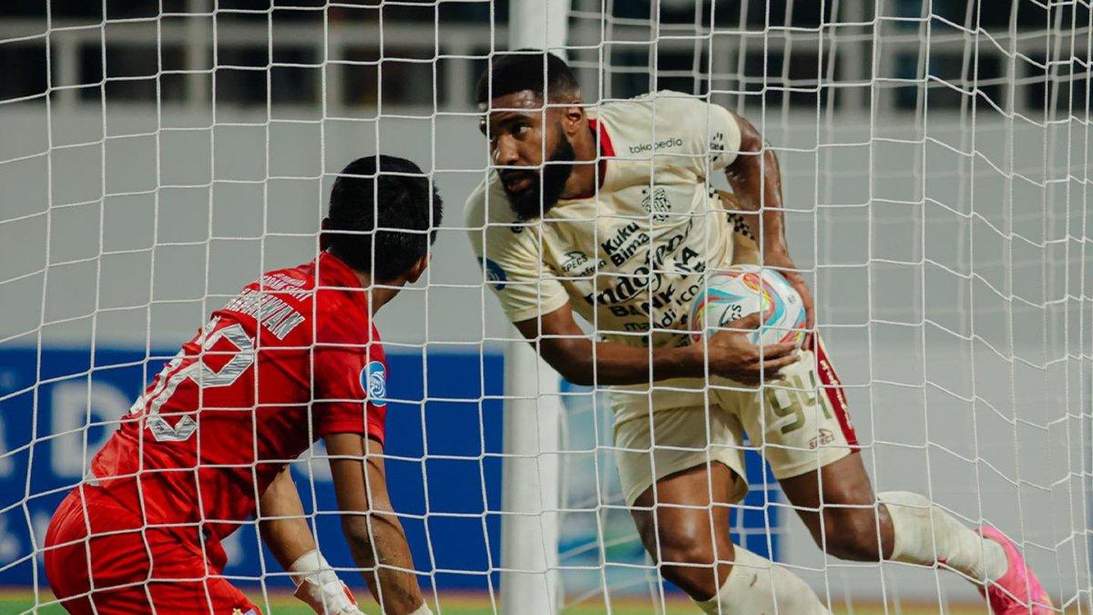 Cuplikan sosok Jefferson Assis yang mencetak gol untuk Bali United saat bertandang ke markas PSIS Semarang di Liga 1 2023.