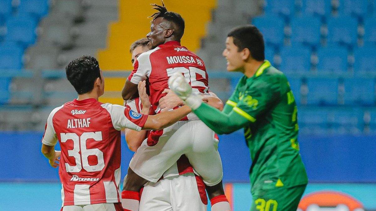Aksi selebrasi gol dari Moussa Sidibe di laga PSIS Semarang melawan Persis Solo di pekan ke-29 Liga 1 2023.