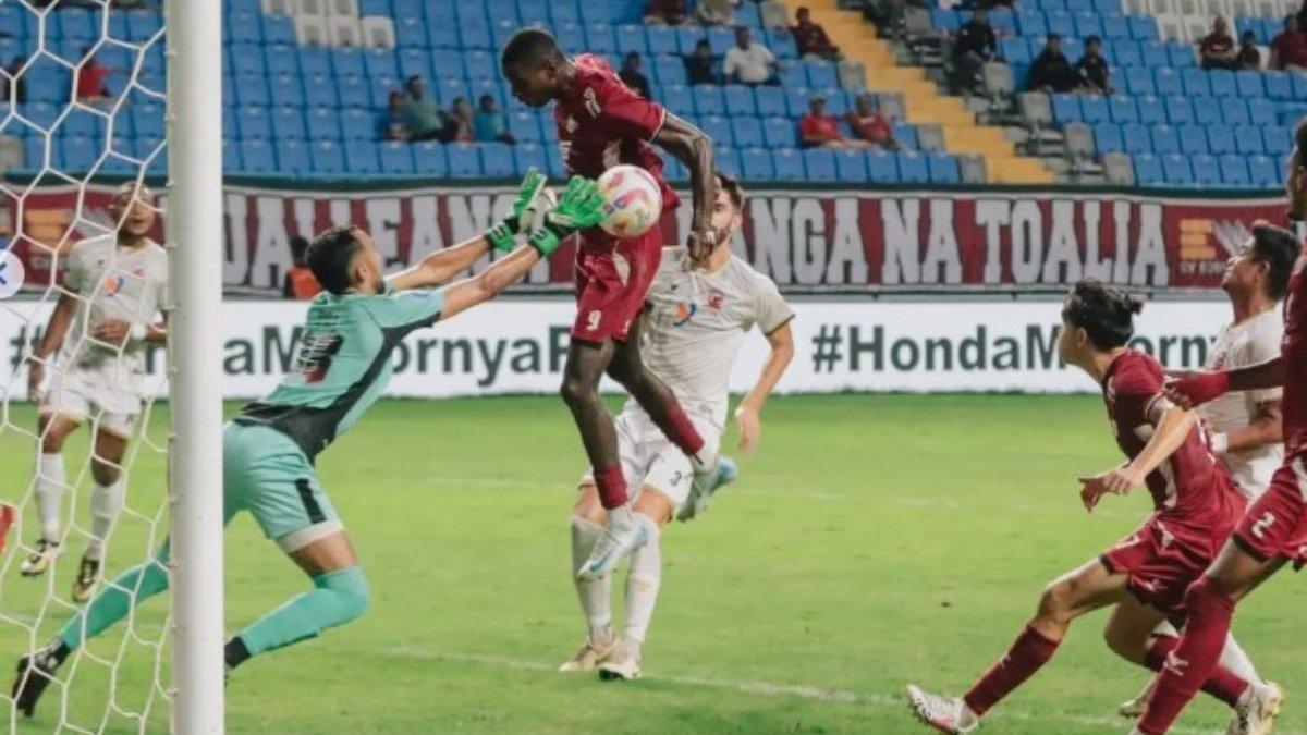 Cuplikan laga PSM Makassar vs Madura United pada match day ke-8 Liga 1 2024/2025 di Stadion Batakan, Jumat (18/10/2024).