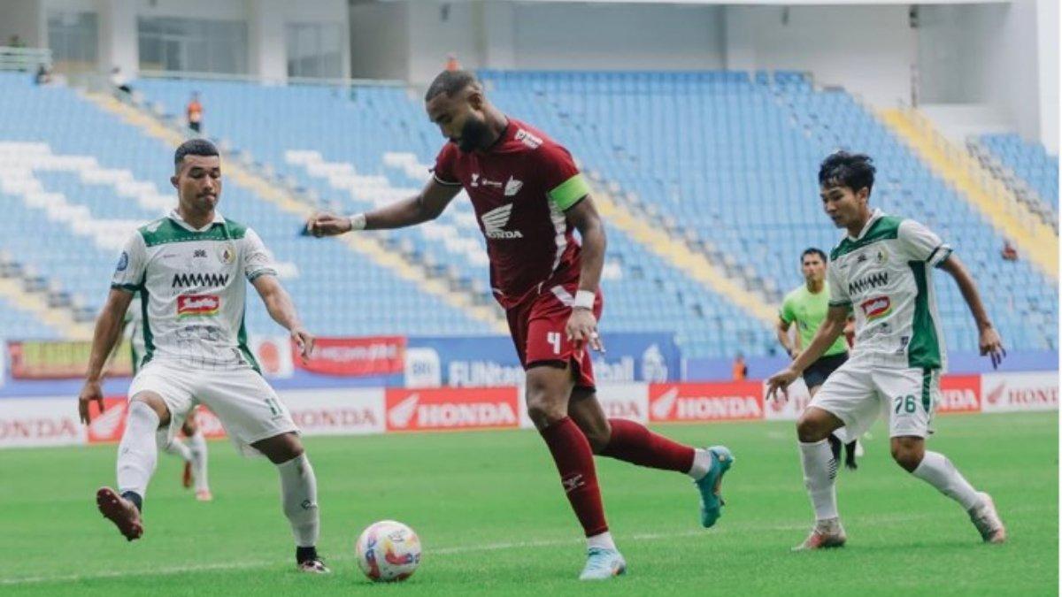 Cuplikan laga PSM Makassar vs PSS Sleman dalam lanjutan pekan ke-14 Liga 1 2024/2025 di Stadion Batakan, Balikpapan, Jumat (13/12/2024).