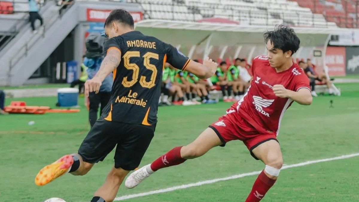 Cuplikan laga PSM Makassar vs Persija Jakarta dalam lanjutan pekan ke-24 Liga 1 2024/2025 di Stadion Kapten I Wayan Dipta, Gianyar, Bali pada Minggu, 23 Februari 2025.