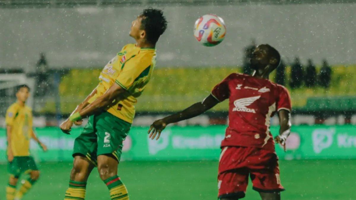 AKSI LAGA - Cuplikan laga PSM Makassar kontra Persebaya Surabaya di pekan ke-26 Liga 1 2024, Jumat (7/3).