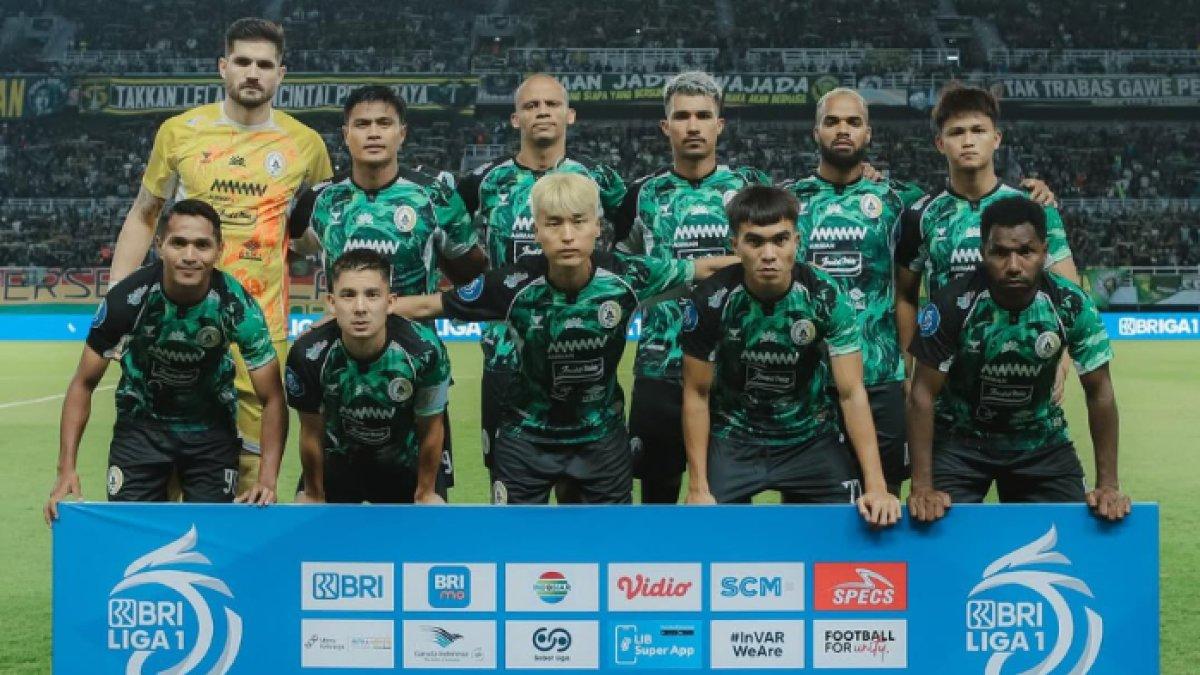 Foto bersama skuad PSS Sleman jelang turun di gelaran Liga 1 2024/2025.