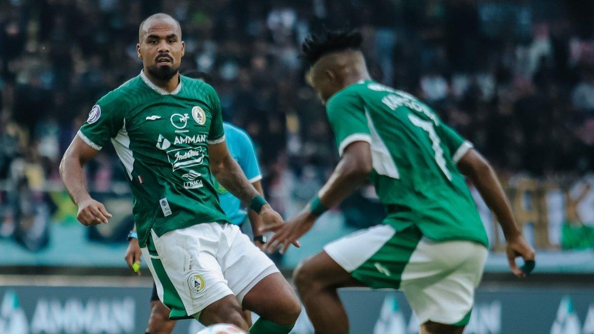 Dua penggawa PSS Sleman Thales Lira dan Elvis Kamsoba di laga kontra Persita Tangerang, Selasa (27/2/2024).