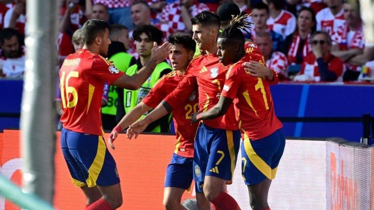 Para pemain Timnas Spanyol merayakan gol Morata di EURO 2024 di gawang Kroasia