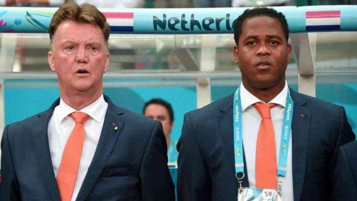 Patrick Kluivert (kanan) saat mendampingi Louis van Gaal di bench Timnas Belanda pada Piala Dunia 2014. Patrick Kluivert dikabarkan akan jadi pelatih Timnas Indonesia sementara Louis van Gaal jadi Direktur Teknik.