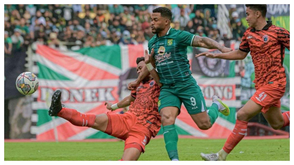 Foto Paulo Victor saat berseragam Persebaya pada pertandingan melawan Persija