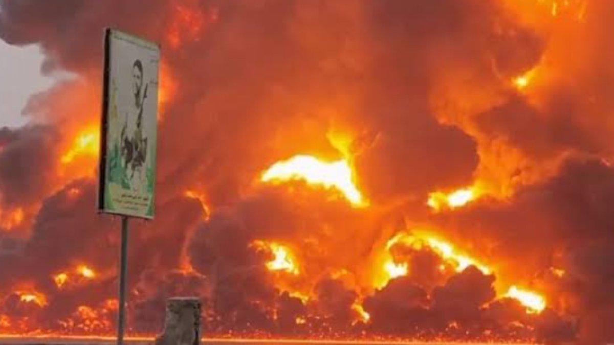 Pelabuhan Al-Hudayah menjadi lautan api setelah serangan udara yang dilancarkan Israelpada hari Minggu (29/92024). Serangan ini menyebabkan pemadaman listrik di sebagian besar wilayah Kota Al-Hudaydah, Yaman.