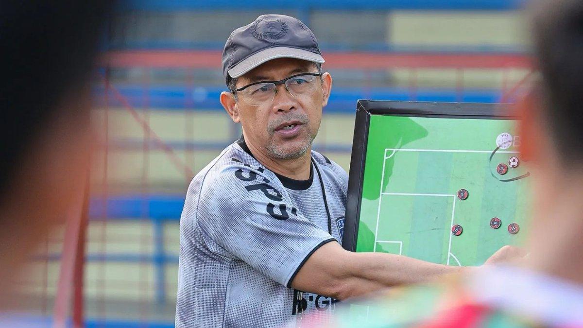 Aji Santoso pelatih PSPS Pekanbaru
