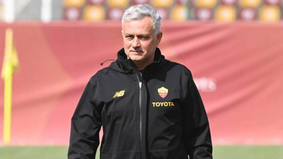 Pelatih asal Portugal saat menangani AS Roma, Jose Mourinho