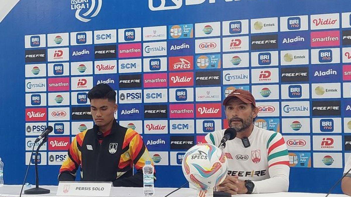 Pemain Persis Solo Ramadhan Sananta dan Leonardo Medina