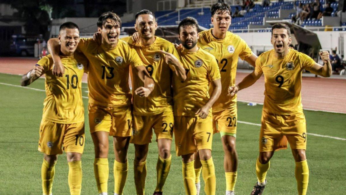 Pemain asing Barito Putera, Mike Ott bersama rekan-rekannya di Timnas Filipina.