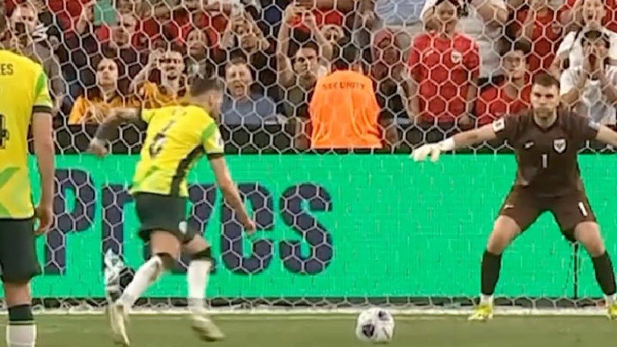 Momen tendangan penalti Martin Boyle yang buat Timnas Indonesia rungkad, Kamis (20/3).