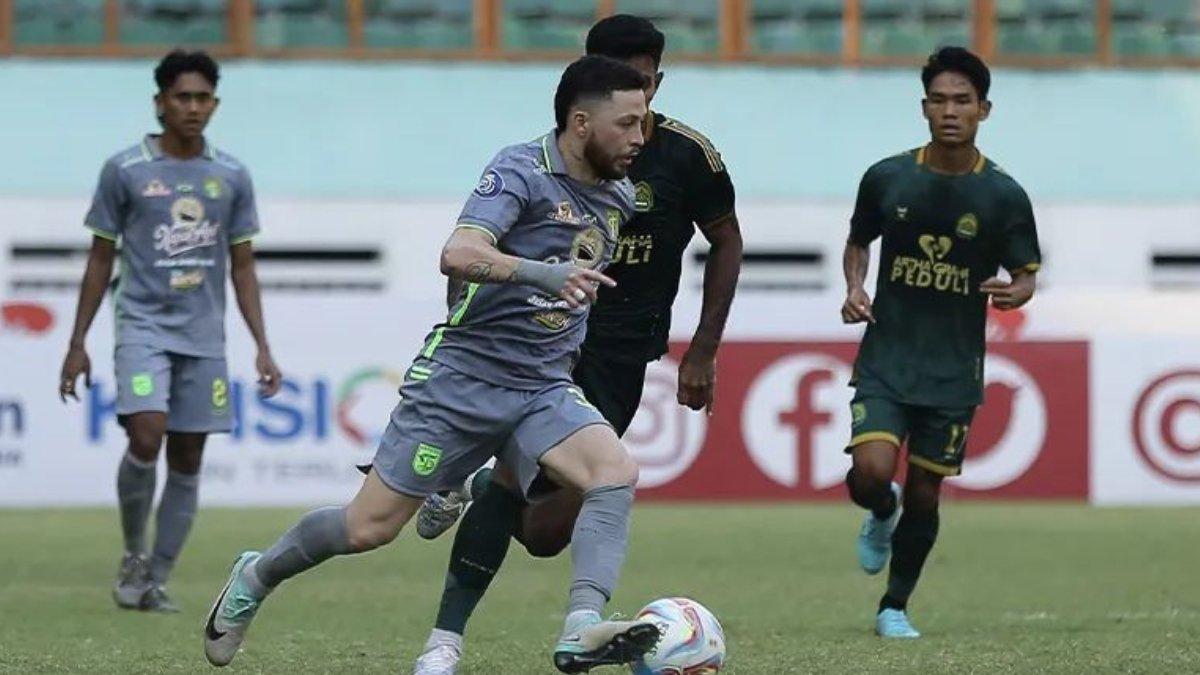 Cuplikan pertandingan Persikabo 1973 vs Persebaya Surabaya, di Stadion Pakansari, Bogor, Minggu (17/12/2023).