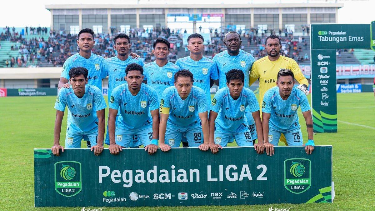 Skuad Persela Lamongan 2023/2024. Sosok antagonis di balik gagalnya Persela Lamongan promosi ke Liga 1, ternyata mantan seumur jagung Laskar Joko Tingkir.