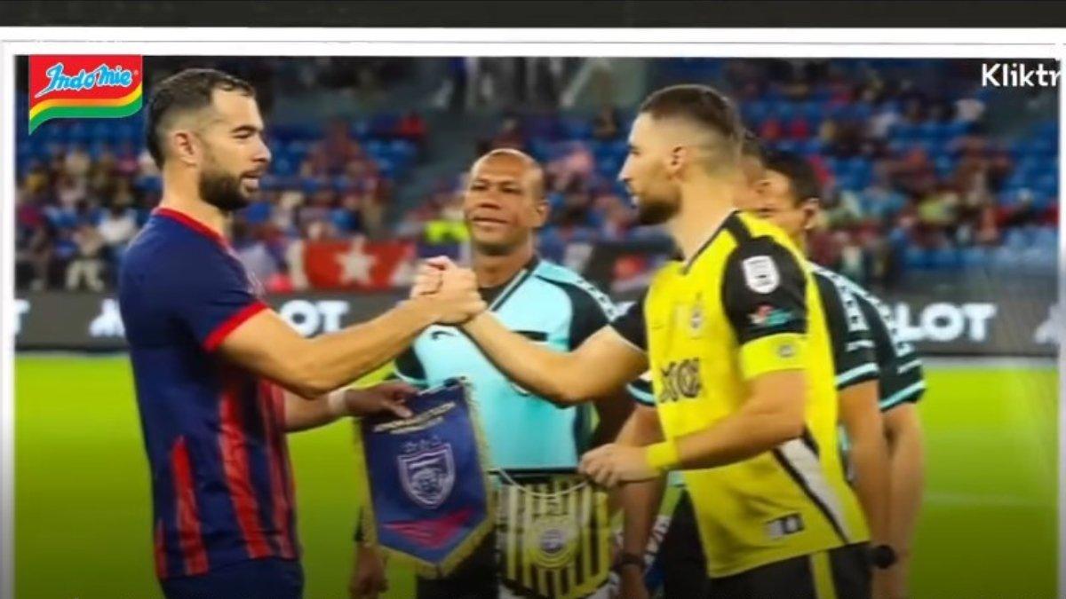 Persib Bandung beri kode gaet Jordi Amat saat launching Luciano Guaycochea pada Rabu, 25 Juni 2025.