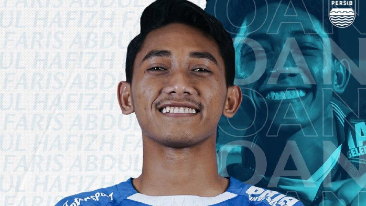 Pemain muda Persib Bandung, Faris Abdul resmi dipinjamkan ke Gresik United di paruh musim 2024/2025, Selasa (31/12).
