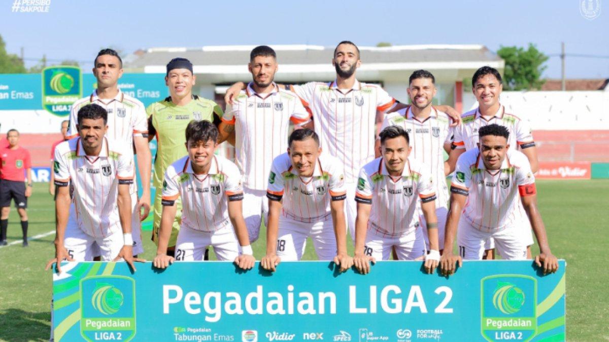 Foto bersama skuad Persibo Bojonegoro jelang gelaran Liga 2 2024/2025;