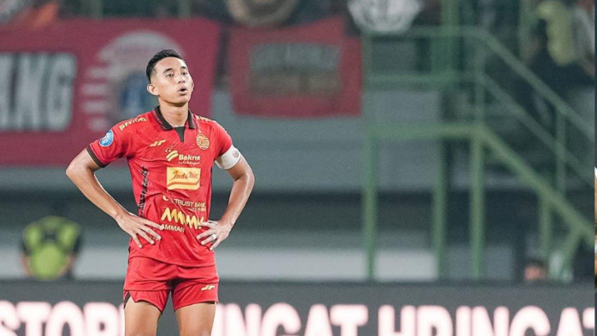 PERSIJA IMBANG - Momen kapten Persija Jakarta, yakni Rizky Ridho seusai harus puas imbang 2-2 dengan PSBS Biak di pekan ke-21 Liga 1 2024, Minggu (2/2).