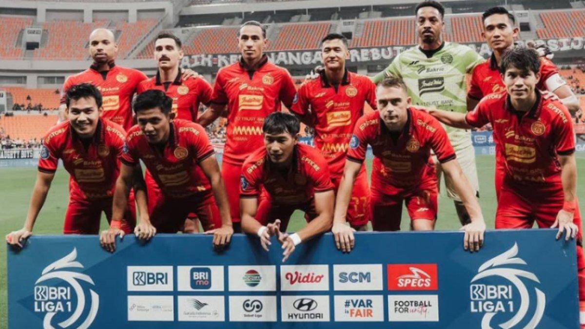 RUMOR PELATIH PERSIJA JAKARTA - Potret bersama skuad Persija Jakarta sesaat jelang laga kontra Bali United.