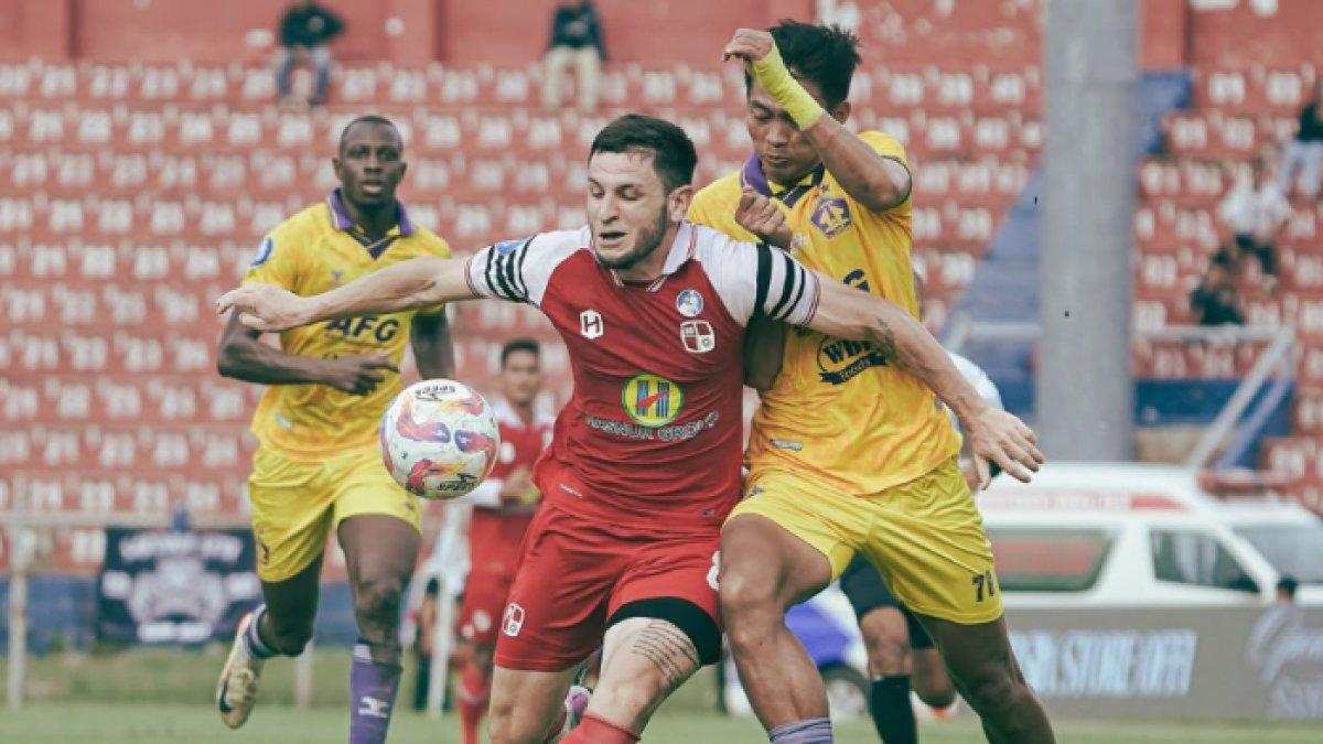 Persik Kediri Vs Barito Putera - Cuplikan aksi Lucas Morelatto dan Vava Mario pada laga Persik Kediri kontra Barito Putera di Stadion Brawijaya, Kediri, Jawa Timur, Jumat (31/1/2025).