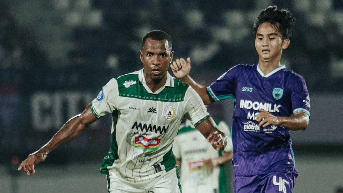 POTRET LAGA LIGA 1 2024/2025 - Cuplikan pertandingan Persita Tangerang vs PSS Sleman dalam lanjutan pekan ke-26 Liga 1 2024/2025 di Stadion Indomilk Arena, Tangerang pada Jumat, 7 Maret 2025.