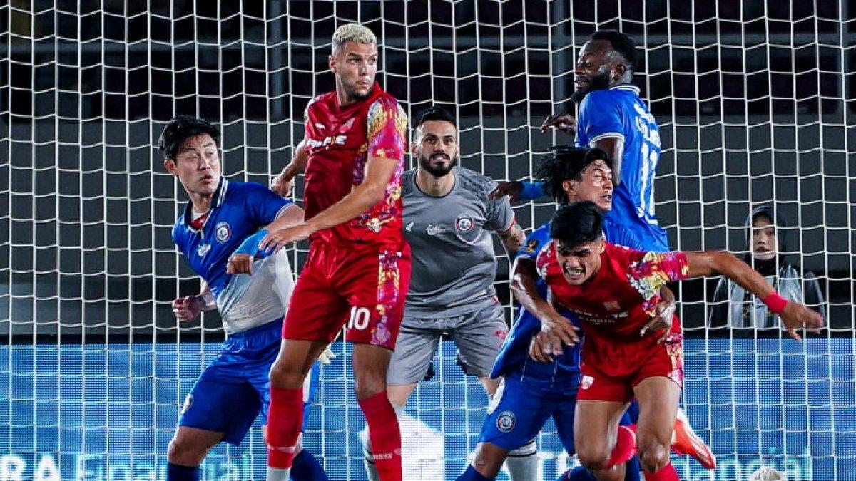 Cuplikan pertandingan Persis Solo vs Arema FC pada babak semifinal Piala Presiden 2024 di Stadion Manahan, Solo, Rabu (31/7/2024).