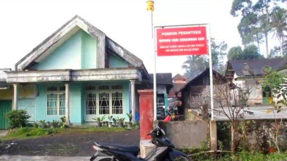 Pondok Pesantren Hubbunnabi Muhammad SAW di Desa Sumbermujur, Kecamatan Candipuro, Kabupaten Lumajang, Jawa Timur, yang diasuh oleh tersangka ME, yang tersandung kasus pernikahan siri anak di bawah umur, Minggu (30/6/2024).