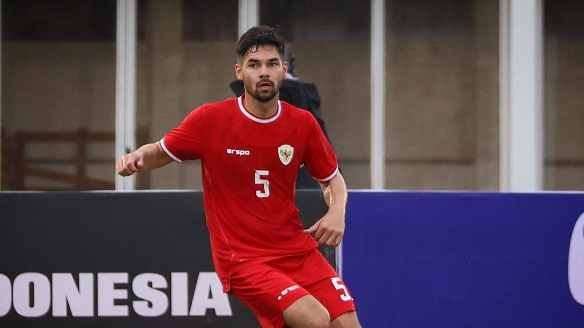 Potert Sandy Walsh mengenakan seragam Timnas Indonesia. Terkini, inilah profil Sandy Walsh, bek mahal milik klub Liga Belgia yang berpotensi hadirkan tuah magis bagi Timnas Indonesia di laga kontra Arab Saudi pada Jumat (6/9/2024) di King Abdullah Sports City, Arab Saudi.