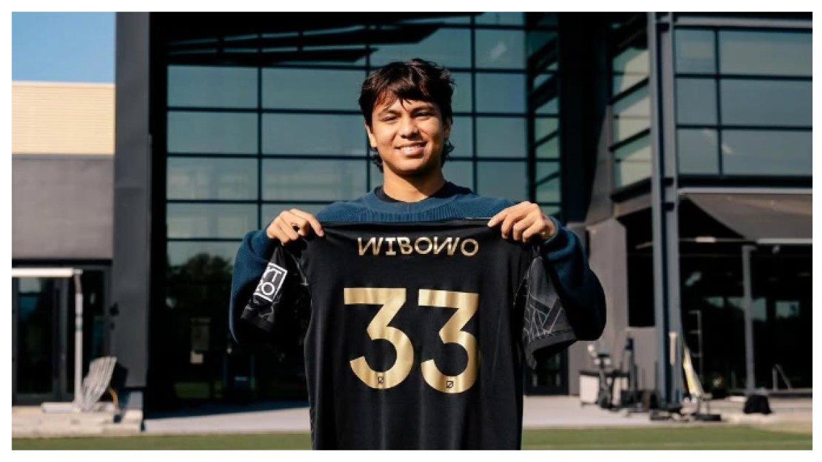 PROFIL - Potret Adrian Wibowo saat diperkenalkan sebagai pemain Los Angeles FC pada, Jumat, 14 Februari 2025.Terbaru inilah profil Adrian Wibowo yang bisa masuk opsi pemain naturalisasi Timnas Indonesia.
