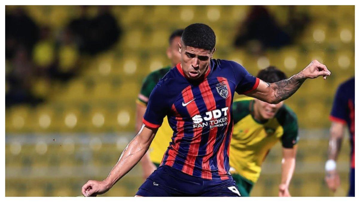 AKSI LAGA - Potret Bergson saat tampil bersama JDT. Terbaru Bergson dirumorkan bakal dinaturalisasi Timnas Malaysia dan masuk daftar pemain yang diincar Persebaya Surabaya.