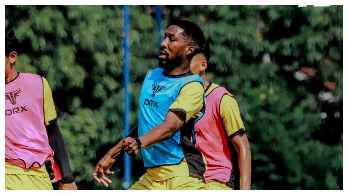 SESI LATIHAN - Potret Boubakary Diarra saat menjalani sesi latihan bersama PSIS Semarang pada Sabtu (5/4/2025). Terbaru Boubakary Diarra masuk dalam radar dua klub asal Jawa Timur.