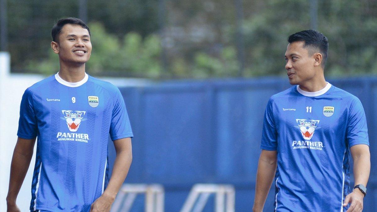PERSIB BANDUNG - Potret Dimas Drajad dan Dedi Kusnandar di sesi latihan terkini Persib Bandung dalam postingan akun Instagram @persib, Kamis, 27 Maret 2025.