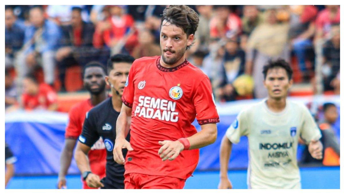 Potret  FIlipe Chaby saat bersama Semen Padaang