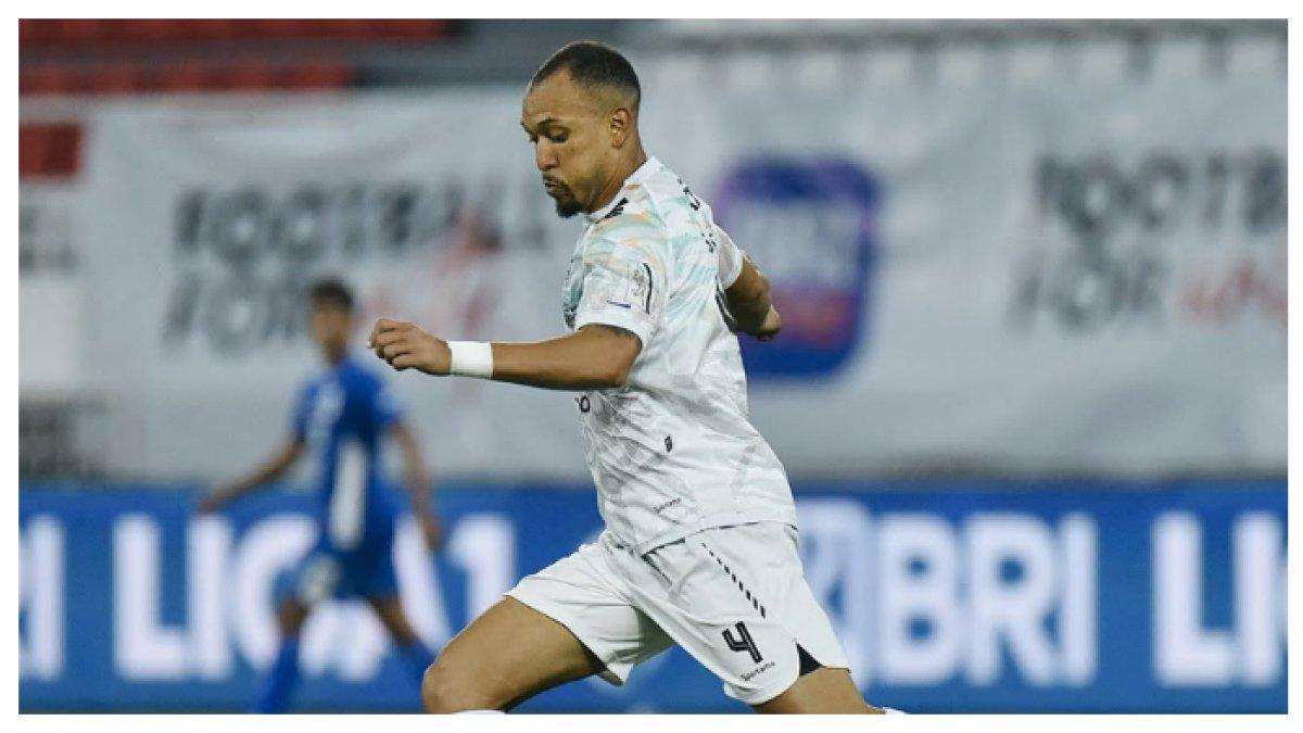 Gustavo Franca bek asal Brasil yang dimilki Persib Bandung