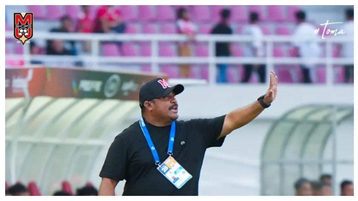AKSI LAGA - Potret Imran Nahumarury saat laga Persis Solo Vs Malut United pada Sabtu (12/4/2025). Terbaru Imran Nahumarury mampu sukses menghantarkan Malut United ke lima besar klasemen sementara Liga 1 2024/2025.