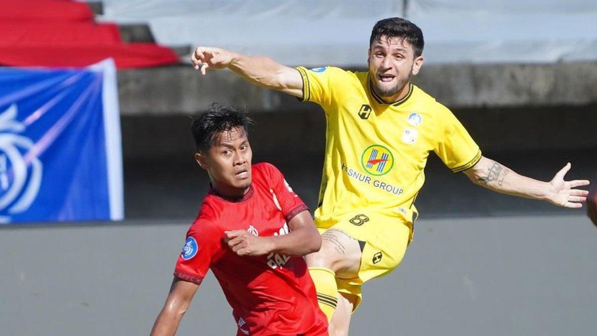Potret Lucas Morelatto Striker asing Barito Putera.