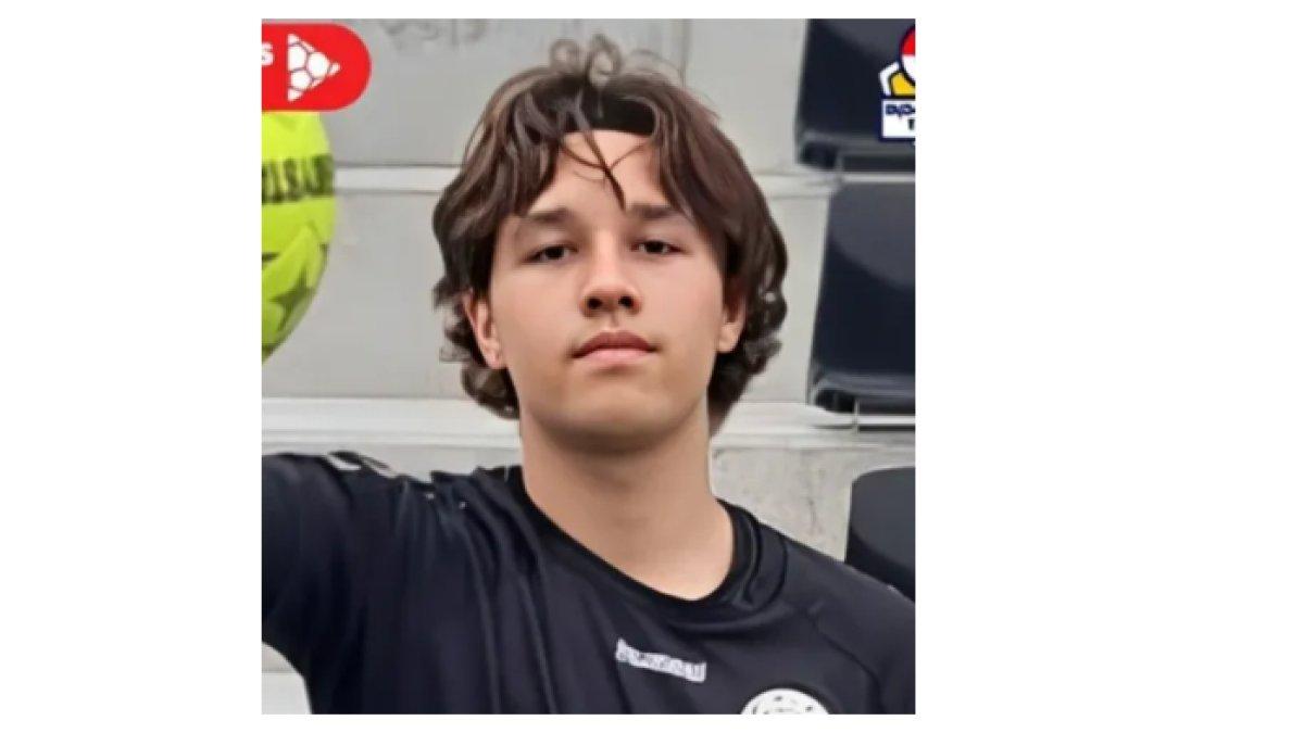 PROFIL - Potret Jayden Manuhutu berseragam Zwaluw VFV. Terbaru Jayden Manuhutu berpotensi untuk dijadikan proyek jangka panjang Timnas Indonesia.