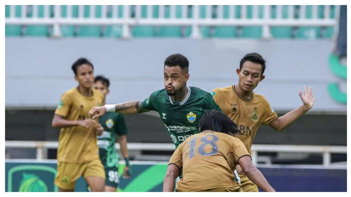 AKSI LAGA - Potret Joao Rodriguez saat laga PSKC Cimahi melawan Bhayangkara FC (19/2/2025). Berikut profil dari Joao Rodriguez yang masuk dalam radar pemain yang diminati Persib Bandung.