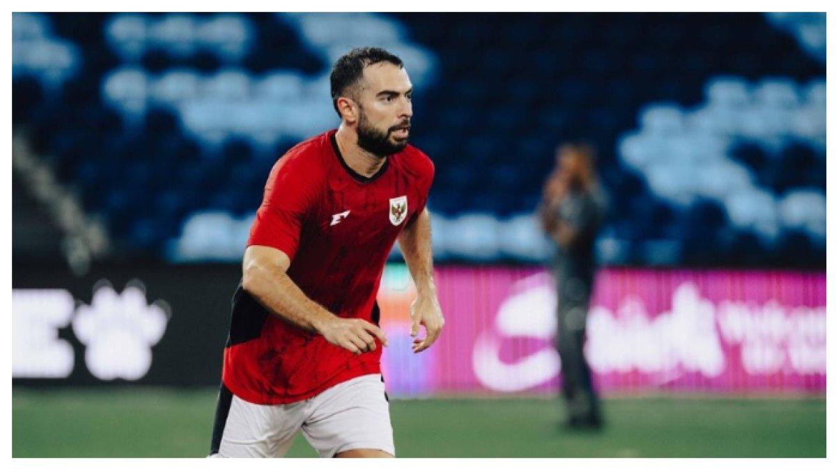 RUMOR TRANSFER PERSIB BANDUNG - Potret Jordy Amat saat sesi pemanasan laga Indonesia Vs Australia pada Kamis (20/3). Jordi Amat diincar Persib Bandung.