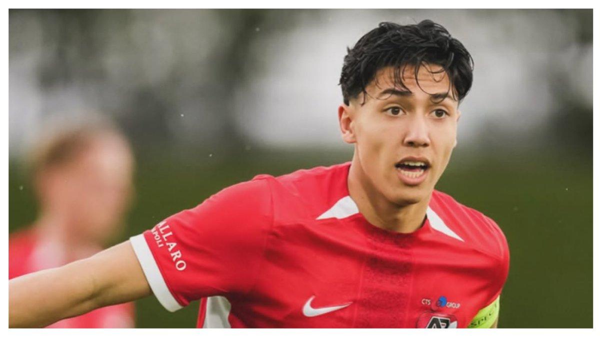 PROFIL - Potret pemain keturunan Indonesia, Julian Oerip yang tampil bersama AZ Alkmaar pada, Kamis (6/3/2025). Inilah profil dari Julian Oerip gelandang muda berbakat yang bisa dijadikan opsi pemain baru Timnas Indonesia.