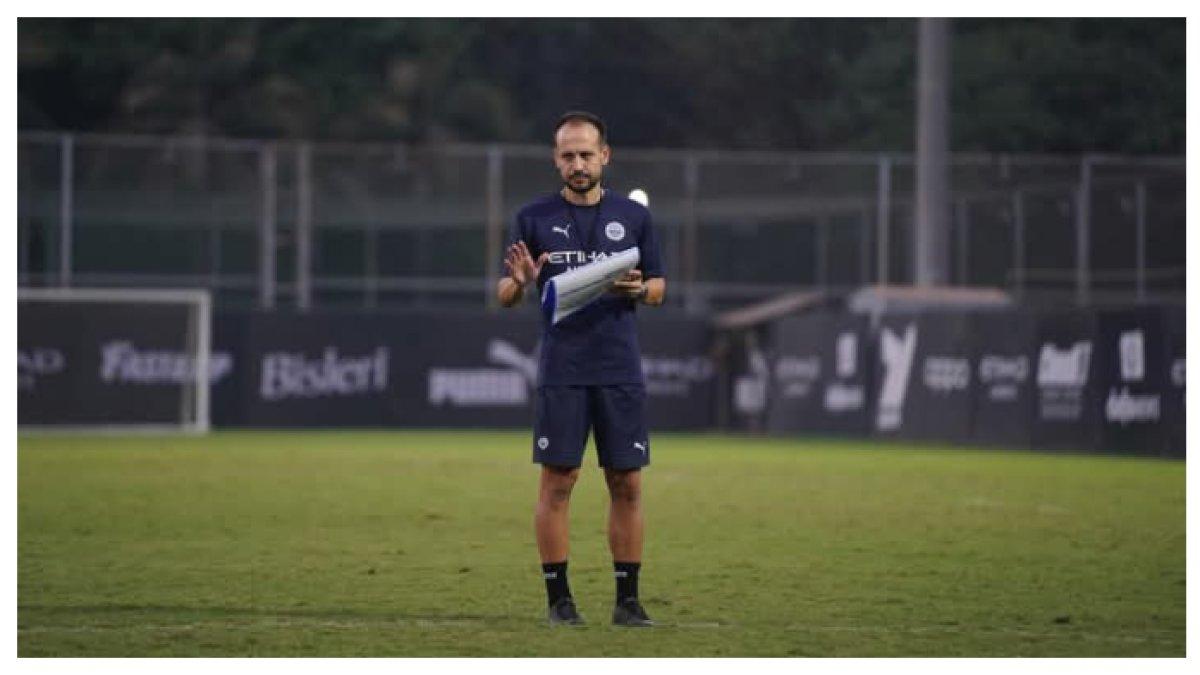 SESI LATIHAN - Potret Mario Lemos saat bersama Mumbai City. Terbaru Mario Lemos masuk dalam daftar pelatih yang diincar PSIM Yogyakarta untuk Liga 1 2025.