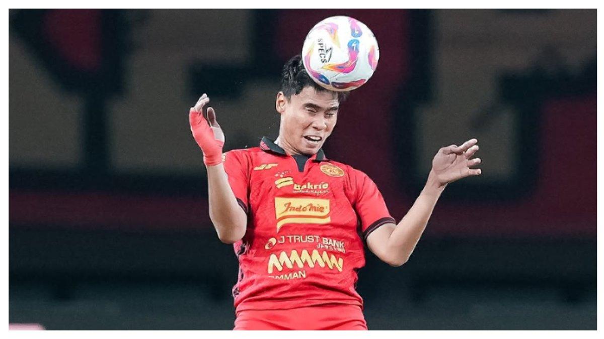 AKSI LAGA - Potret Muhammad Ferarri yang tampil bersama Persija Jakarta saat melawan Arema FC pada pekan ke-26. Terbaru Muhammad Ferarri berpotensi absen melawan Bahrain jika mendapatkan kartu saat pertandingan pertama melawan Australia.