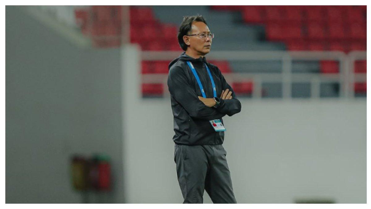 AKSI LAGA - Potret Ong Kim Swee saat laga Persis Solo Vs PSS Sleman pada pekan ke-27, Selasa (11/3/2025). Ong Kim Swee kabarnya merapat ke Persik Kediri di musim 2025/2026.