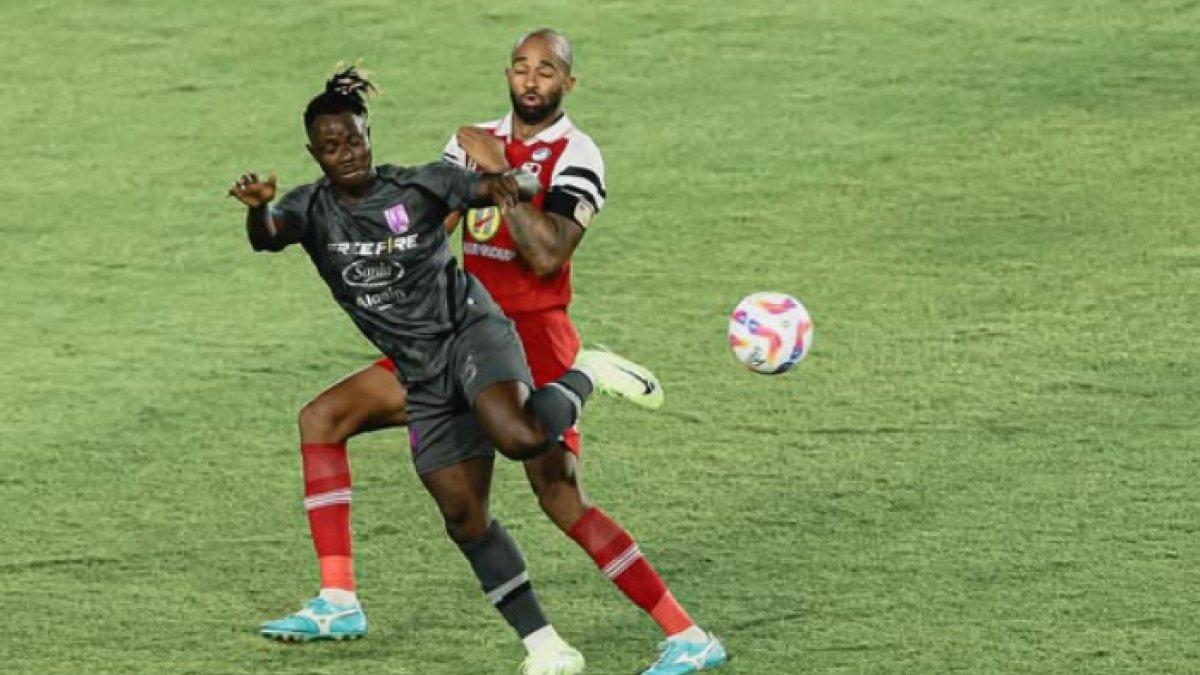 Cuplikan pertandingan Persis Solo kontra Barito Putera di pekan ke-12 Liga 1 2024/2025, Selasa (3/12/2024) di Stadion Manahan, Solo, Jawa Tengah.