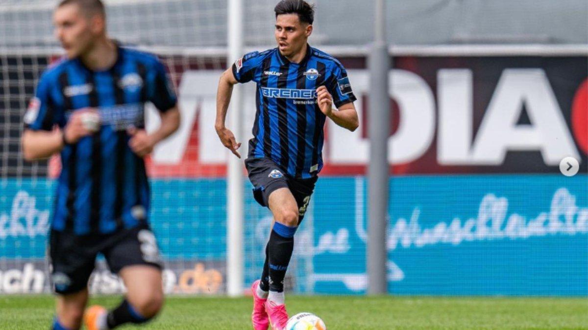 Potret Raphael Obermair bermain di lapangan