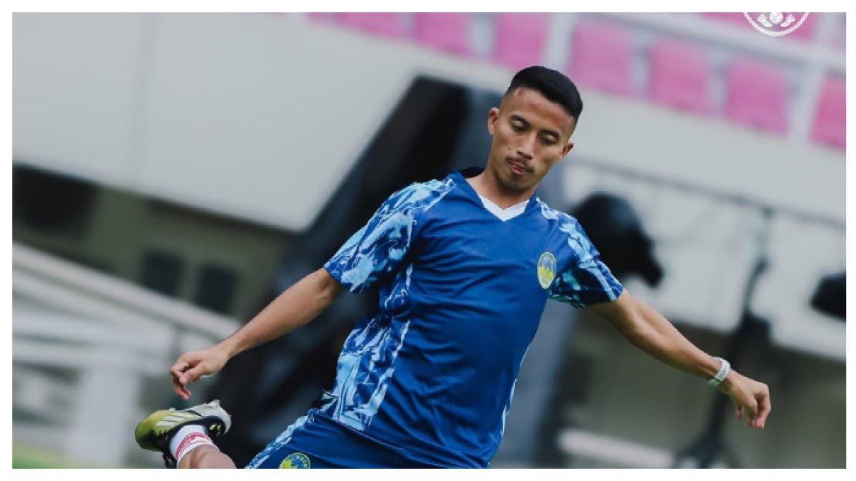 SESI LATIHAN - Potret Rio Hardiawan saat sesi latihan bersama PSIM Yogyakarta pada Selasa (25/2/2025). Terbaru nasib Rio Hardiawan bersama PSIM Yogyakarta hingga saat ini masih abu-abu.