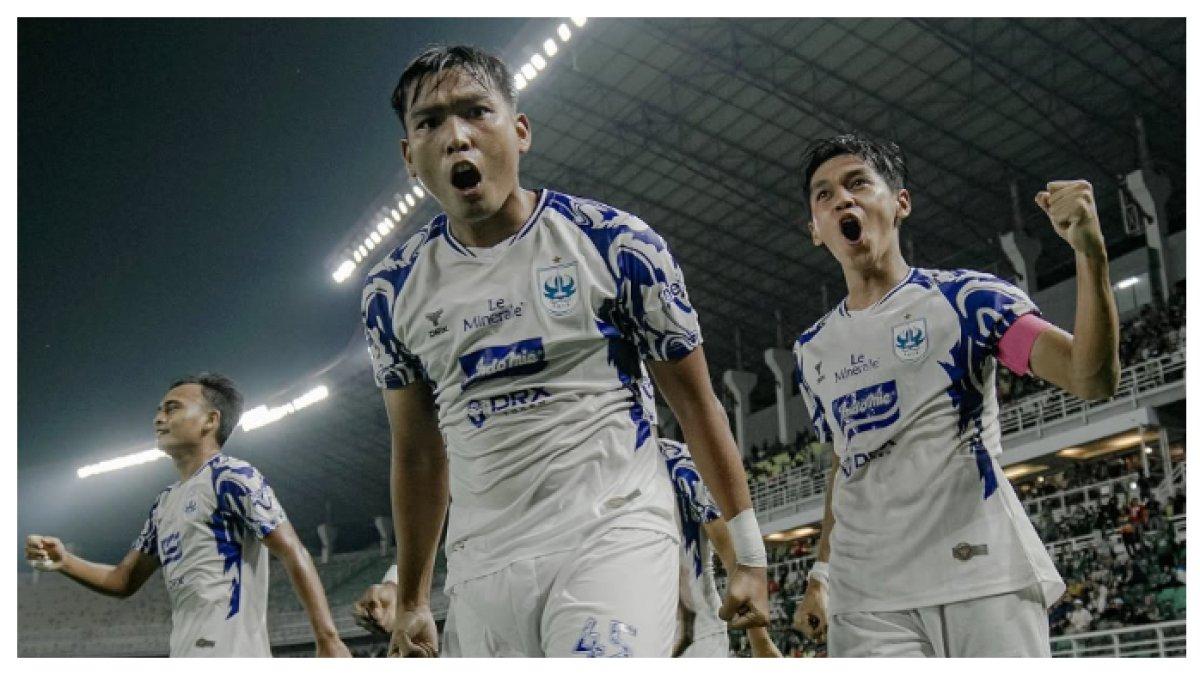 AKSI LAGA - Potret selebrasi yang dilakukan pemain PSIS Semarang usai menahan imbang Persebaya Surabaya pada Rabu (12/3/2025). Terbaru Ininlah profil Septian David Maulana yang kini masuk radar sejumlah klub besar Liga 1.