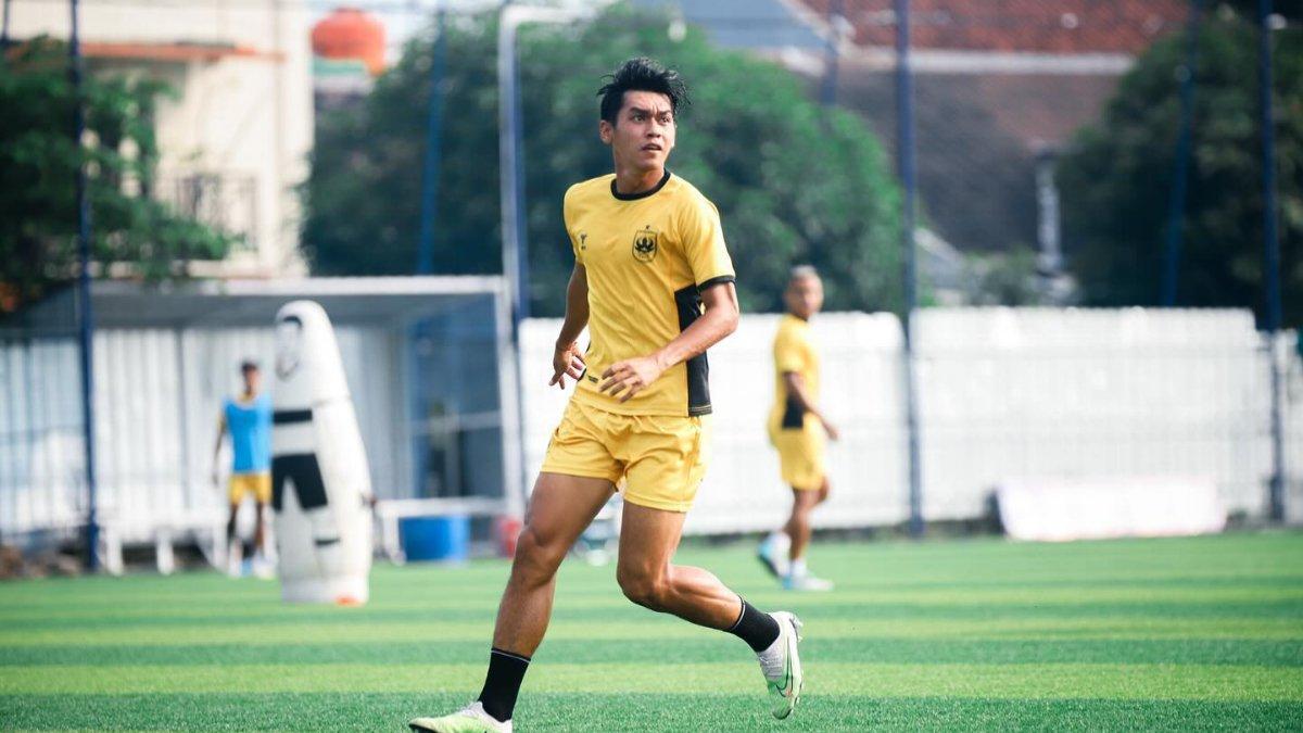 Potret Septian David Maulana mengenakan seragam PSIS Semarang. Terkini, inilah profil Septian David Maulana, kapten tim sekaligus sosok penting PSIS Semarang yang potensi bungkam PSBS Biak pada Jumat (23/8/2024) pukul 15.30 WIB di Stadion Moch. Soebroto, Magelang, Jawa Tengah.